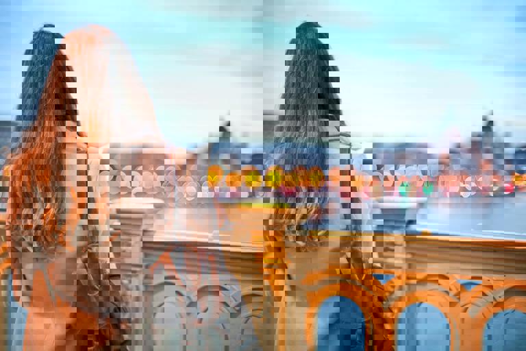 Portable Greenhouse Design Draws Crowds at Riverside Exhibition